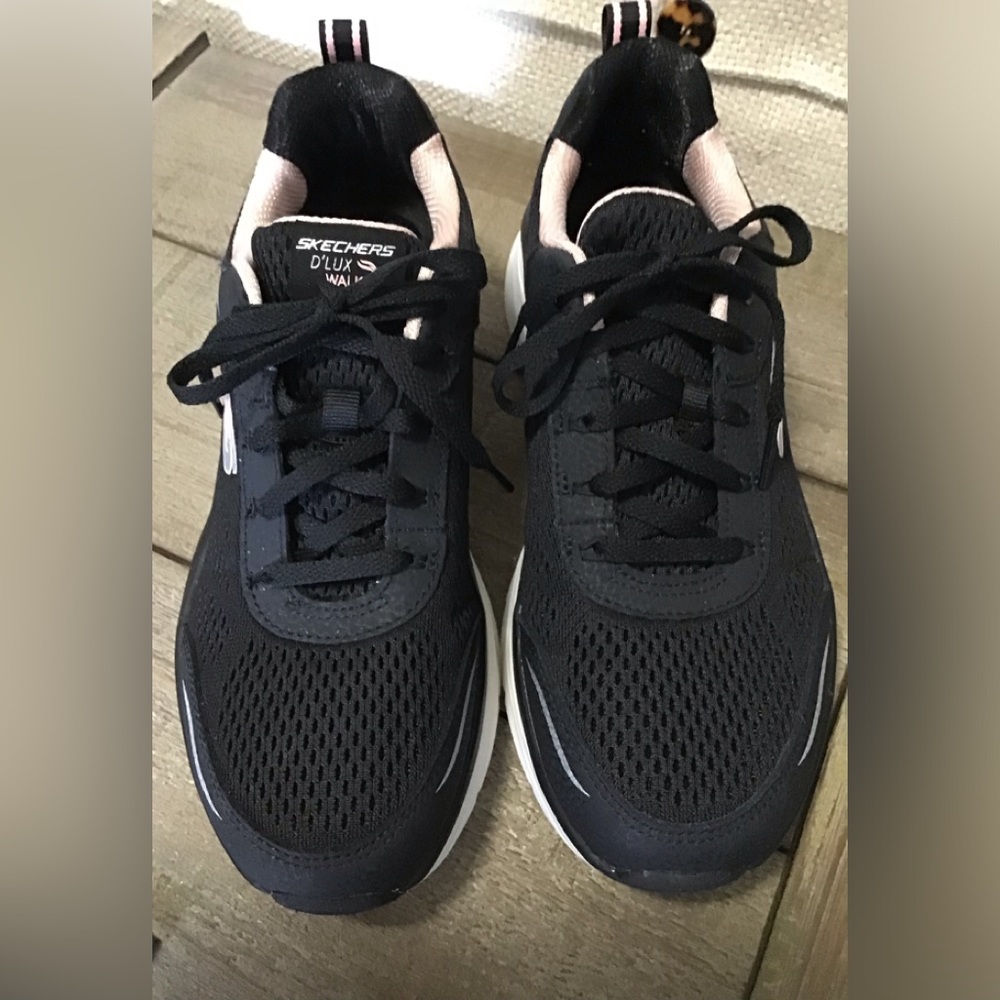 Skechers D’Lux Walker EUC - Picture 2 of 4